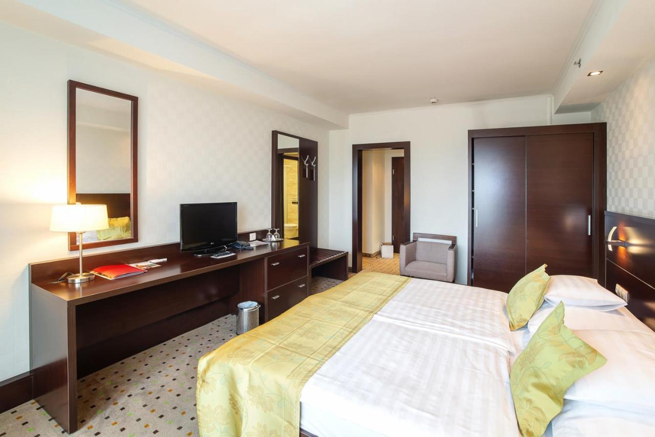 Hunguest Hotel 귤러 외부 사진