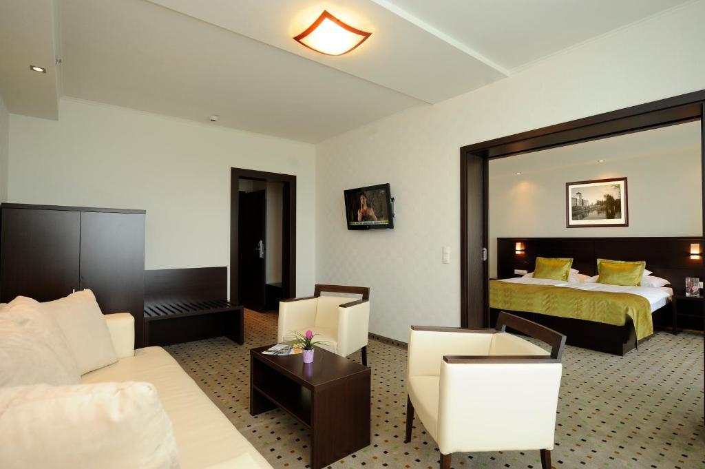 Hunguest Hotel 귤러 외부 사진