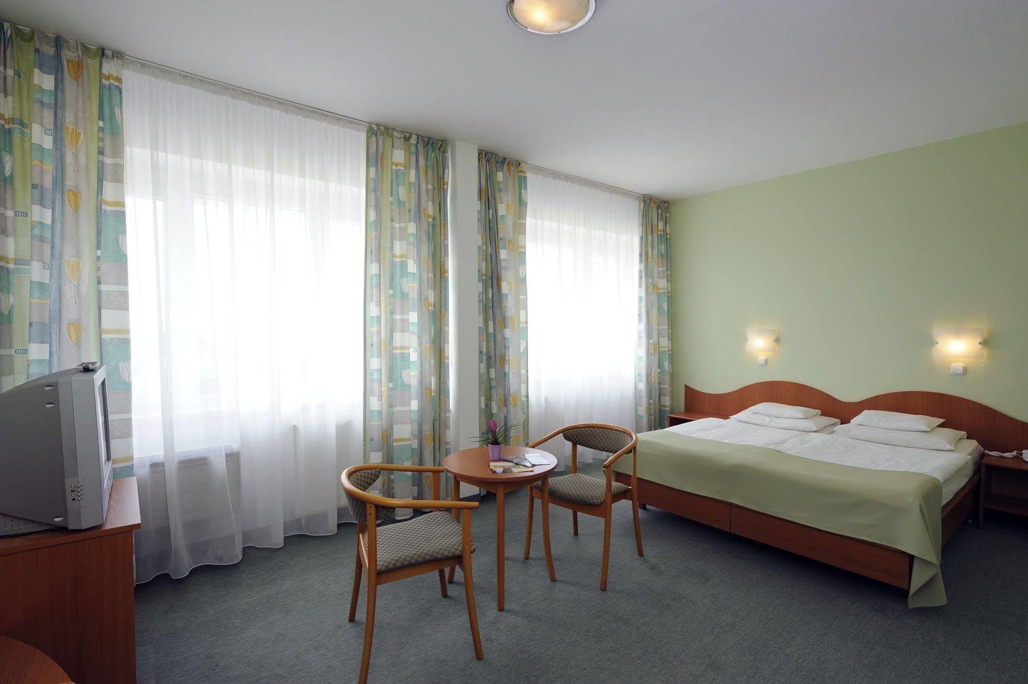 Hunguest Hotel 귤러 외부 사진